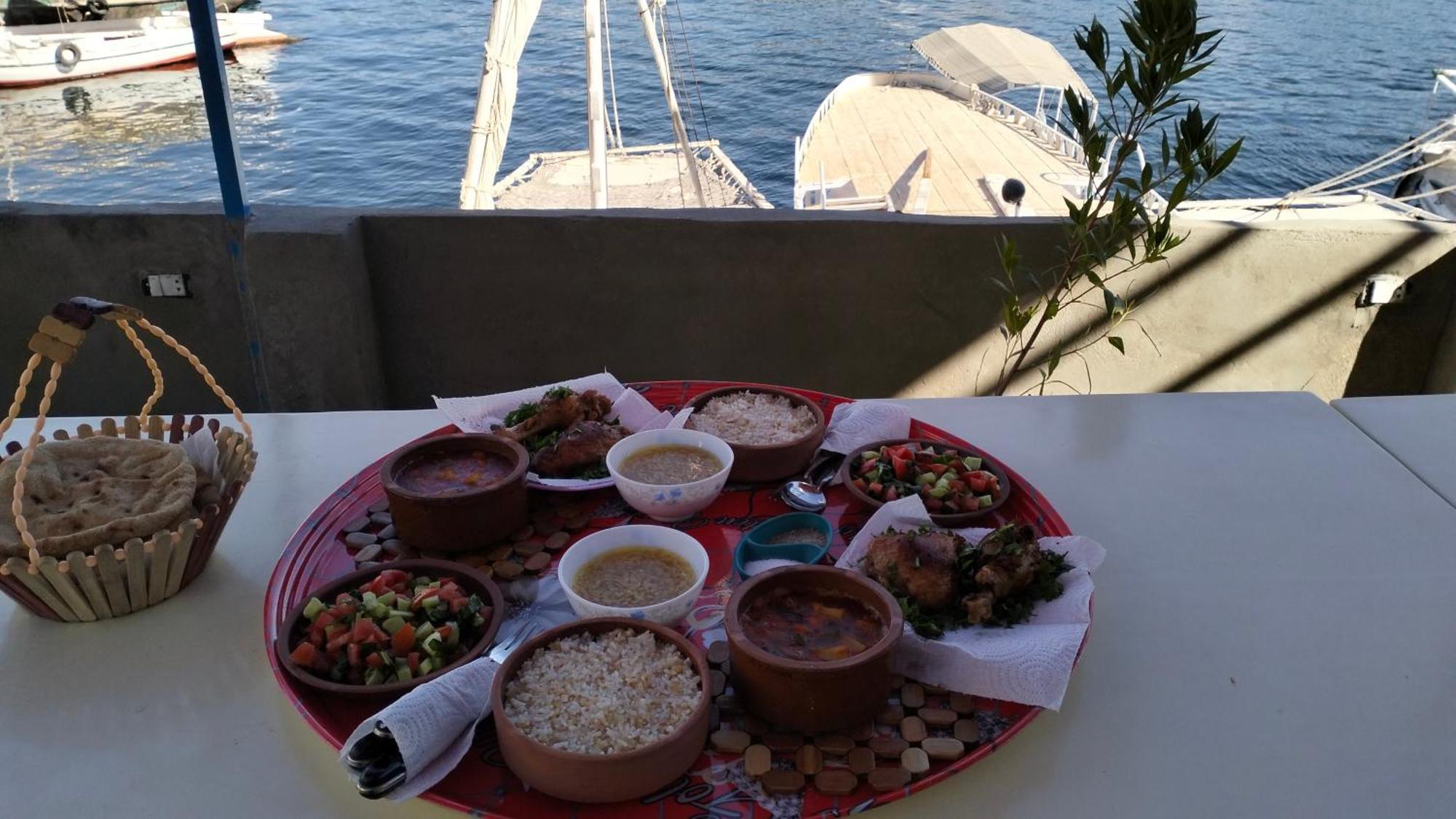 Onaty Narty Guest House Aswan Bagian luar foto